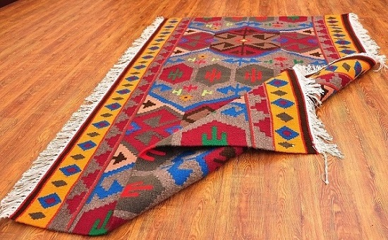 شستن گلیم فرش در ارزان ترین قالیشویی تهران