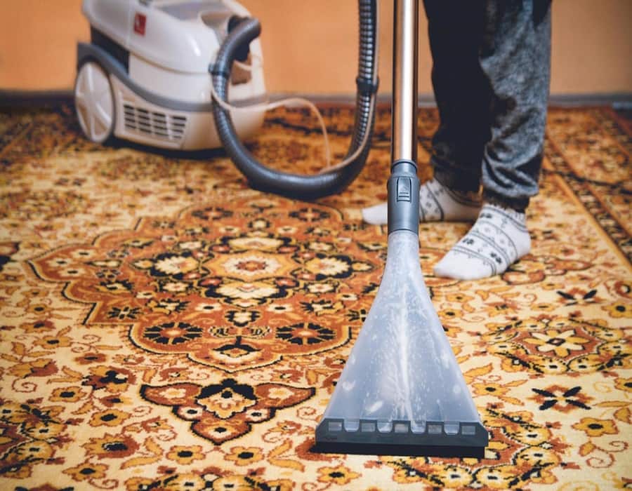 اصول شستن فرش رنگ روشن در قالیشویی