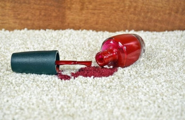 پاک کردن لاک از روی فرش در قالیشویی عابدینی