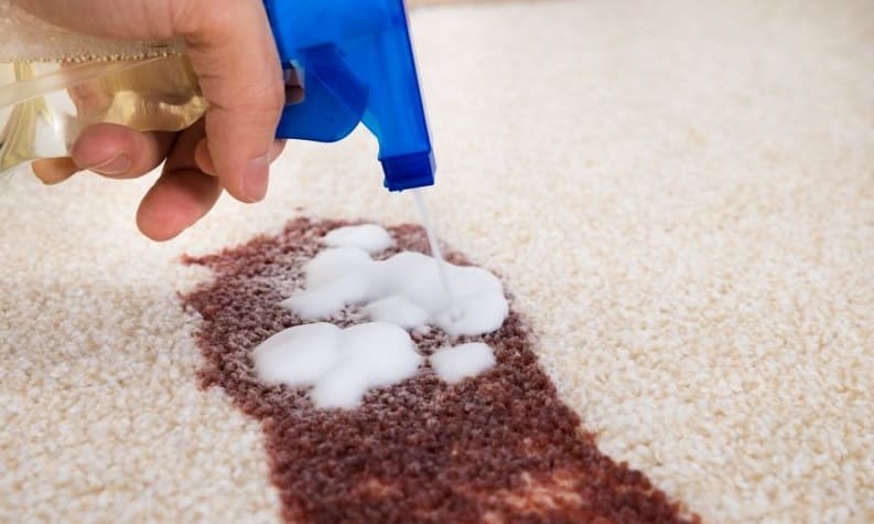تمیز کردن لکه خون از فرش