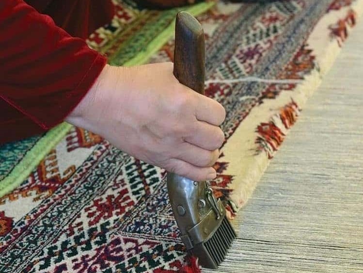ریشه دوزی فرش در قالیشویی عابدینی