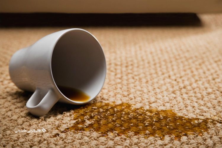 9 تا راه برای از بین بردن لکه چای از روی فرش
