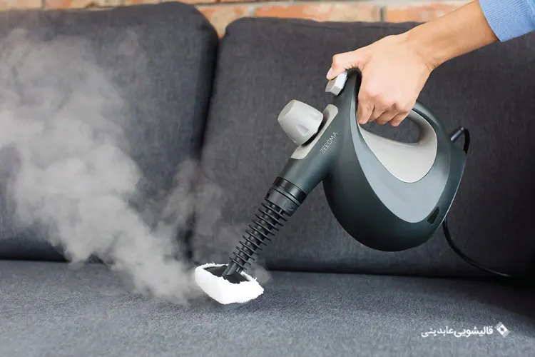 بخارشوی مبل را تمیز میکند